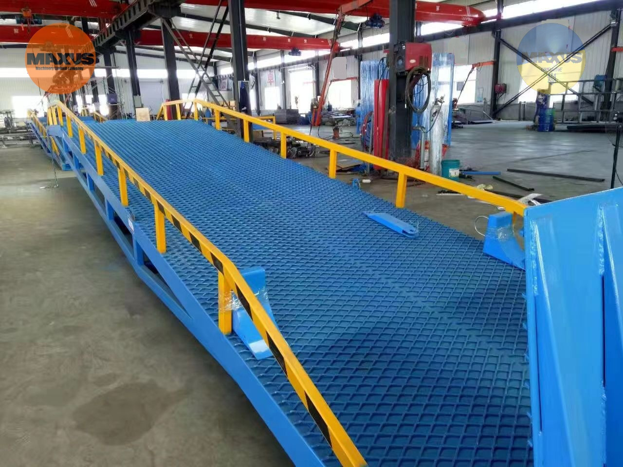 Maxus NEW mobile loading ramp with a capacity of 10 tons - Utovarna rampa: slika Maxus NEW mobile loading ramp with a capacity of 10 tons - Utovarna rampa Maxus NEW mobile loading ramp with a capacity of 10 tons - Utovarna rampa: slika Maxus NEW mobile loading ramp with a capacity of 10 tons - Utovarna rampa