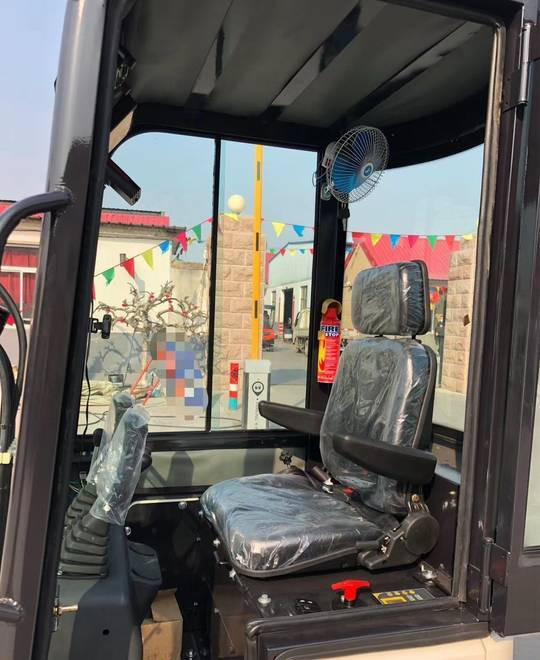 NEW MAXUS 38 HP 1700 kg Excavator with A/C Warranty up to 10 YEARS | НОВИЙ MAXUS 38 К.с. 1700 кг Екскаватор з кондиціонером Гарантія до 10 РОКІВ - Mini bager: slika NEW MAXUS 38 HP 1700 kg Excavator with A/C Warranty up to 10 YEARS | НОВИЙ MAXUS 38 К.с. 1700 кг Екскаватор з кондиціонером Гарантія до 10 РОКІВ - Mini bager NEW MAXUS 38 HP 1700 kg Excavator with A/C Warranty up to 10 YEARS | НОВИЙ MAXUS 38 К.с. 1700 кг Екскаватор з кондиціонером Гарантія до 10 РОКІВ - Mini bager: slika NEW MAXUS 38 HP 1700 kg Excavator with A/C Warranty up to 10 YEARS | НОВИЙ MAXUS 38 К.с. 1700 кг Екскаватор з кондиціонером Гарантія до 10 РОКІВ - Mini bager
