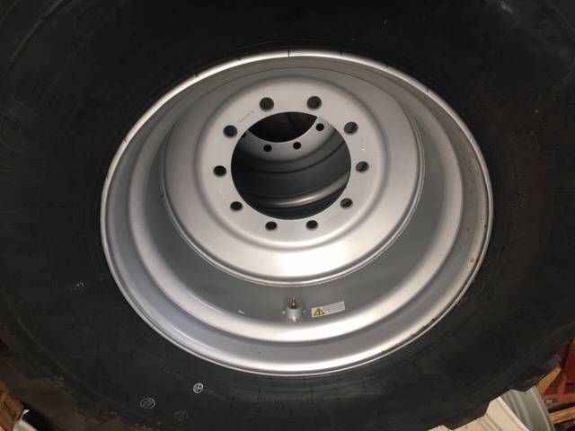 BKT 650/55 R26.5 BKT FL 630 op velg - Gume i felge za Poljoprivredni strojevi: slika BKT 650/55 R26.5 BKT FL 630 op velg - Gume i felge za Poljoprivredni strojevi BKT 650/55 R26.5 BKT FL 630 op velg - Gume i felge za Poljoprivredni strojevi: slika BKT 650/55 R26.5 BKT FL 630 op velg - Gume i felge za Poljoprivredni strojevi