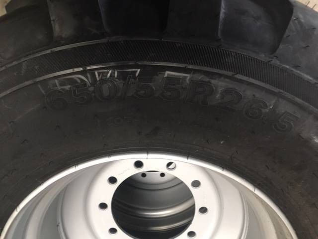 BKT 650/55 R26.5 BKT FL 630 op velg - Gume i felge za Poljoprivredni strojevi: slika BKT 650/55 R26.5 BKT FL 630 op velg - Gume i felge za Poljoprivredni strojevi BKT 650/55 R26.5 BKT FL 630 op velg - Gume i felge za Poljoprivredni strojevi: slika BKT 650/55 R26.5 BKT FL 630 op velg - Gume i felge za Poljoprivredni strojevi