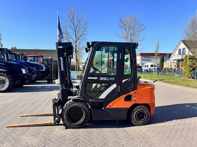 Doosan D35c Pro-7 - Diesel viličar: slika Doosan D35c Pro-7 - Diesel viličar Doosan D35c Pro-7 - Diesel viličar: slika Doosan D35c Pro-7 - Diesel viličar