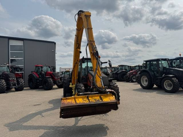 Valtra 8150 hitech met Bos maaiarm met klepelmaaier - Traktor: slika Valtra 8150 hitech met Bos maaiarm met klepelmaaier - Traktor Valtra 8150 hitech met Bos maaiarm met klepelmaaier - Traktor: slika Valtra 8150 hitech met Bos maaiarm met klepelmaaier - Traktor