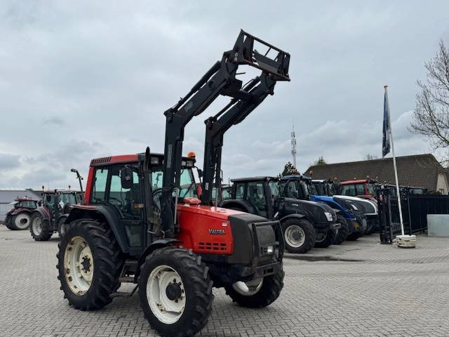 Valtra Valmet 6650 Hitech, voorlader, vloeistofkoppeling - Traktor: slika Valtra Valmet 6650 Hitech, voorlader, vloeistofkoppeling - Traktor Valtra Valmet 6650 Hitech, voorlader, vloeistofkoppeling - Traktor: slika Valtra Valmet 6650 Hitech, voorlader, vloeistofkoppeling - Traktor