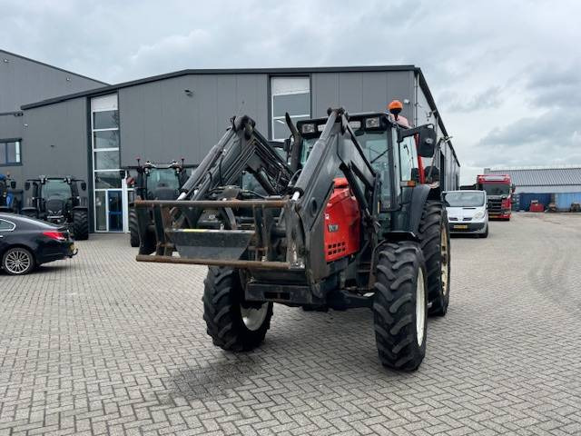 Zakup Valtra Valmet 6650 Hitech, voorlader, vloeistofkoppeling Valtra Valmet 6650 Hitech, voorlader, vloeistofkoppeling: slika Zakup Valtra Valmet 6650 Hitech, voorlader, vloeistofkoppeling Valtra Valmet 6650 Hitech, voorlader, vloeistofkoppeling