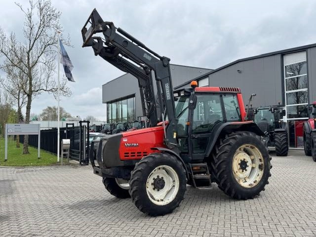 Valtra Valmet 6650 Hitech, voorlader, vloeistofkoppeling - Traktor: slika Valtra Valmet 6650 Hitech, voorlader, vloeistofkoppeling - Traktor Valtra Valmet 6650 Hitech, voorlader, vloeistofkoppeling - Traktor: slika Valtra Valmet 6650 Hitech, voorlader, vloeistofkoppeling - Traktor