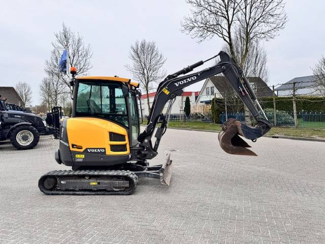 Mini bager Volvo ECR35D, minikraan, 3.5 ton: slika Mini bager Volvo ECR35D, minikraan, 3.5 ton