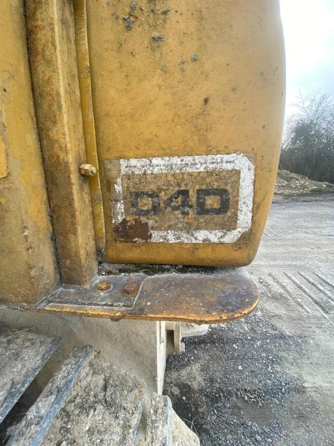 Buldožer Caterpillar D4D: slika Buldožer Caterpillar D4D