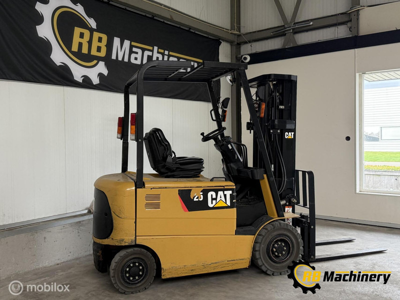 Caterpillar EP25K PAC - Viličar: slika Caterpillar EP25K PAC - Viličar Caterpillar EP25K PAC - Viličar: slika Caterpillar EP25K PAC - Viličar