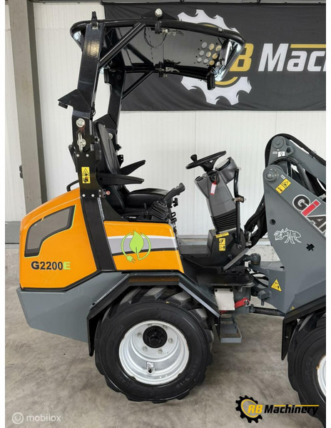 Giant G2200E - Utovarivač na kotačima: slika Giant G2200E - Utovarivač na kotačima Giant G2200E - Utovarivač na kotačima: slika Giant G2200E - Utovarivač na kotačima