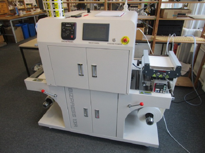 DIGITAL ETIKETTENDRUCKMASCHINE VP320C BIZPRESS 13R - Tiskarski stroj: slika DIGITAL ETIKETTENDRUCKMASCHINE VP320C BIZPRESS 13R - Tiskarski stroj DIGITAL ETIKETTENDRUCKMASCHINE VP320C BIZPRESS 13R - Tiskarski stroj: slika DIGITAL ETIKETTENDRUCKMASCHINE VP320C BIZPRESS 13R - Tiskarski stroj