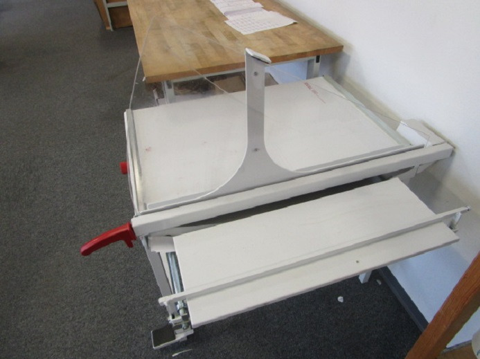 HEBELSCHNEIDER IDEAL 1080 - Stroj za rezanje papira: slika HEBELSCHNEIDER IDEAL 1080 - Stroj za rezanje papira HEBELSCHNEIDER IDEAL 1080 - Stroj za rezanje papira: slika HEBELSCHNEIDER IDEAL 1080 - Stroj za rezanje papira