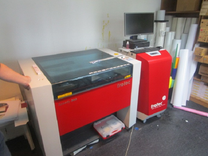 LASER CUTTER TROTEC SPEEDY 360 (Gravieren, Schneiden) - Stroj za rezanje papira: slika LASER CUTTER TROTEC SPEEDY 360 (Gravieren, Schneiden) - Stroj za rezanje papira LASER CUTTER TROTEC SPEEDY 360 (Gravieren, Schneiden) - Stroj za rezanje papira: slika LASER CUTTER TROTEC SPEEDY 360 (Gravieren, Schneiden) - Stroj za rezanje papira