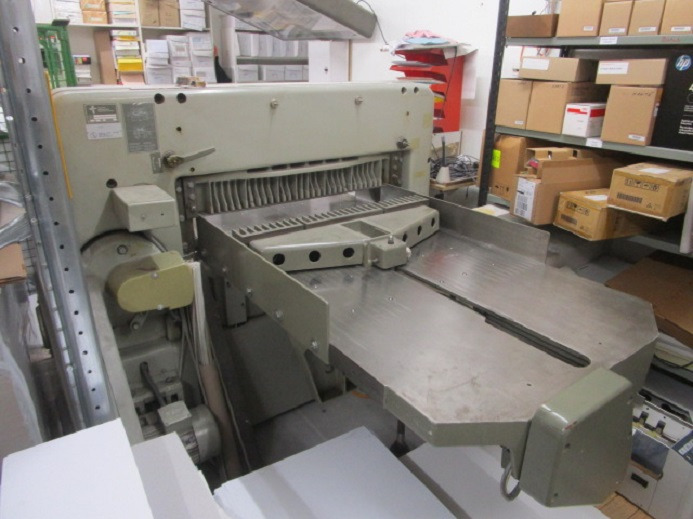 Stroj za rezanje papira POLAR 92 EMC: slika Stroj za rezanje papira POLAR 92 EMC Stroj za rezanje papira POLAR 92 EMC: slika Stroj za rezanje papira POLAR 92 EMC