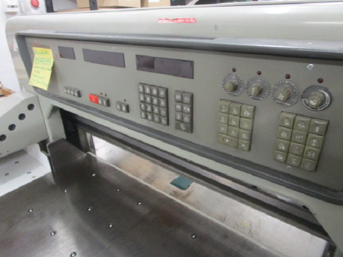 Stroj za rezanje papira POLAR 92 EMC: slika Stroj za rezanje papira POLAR 92 EMC Stroj za rezanje papira POLAR 92 EMC: slika Stroj za rezanje papira POLAR 92 EMC