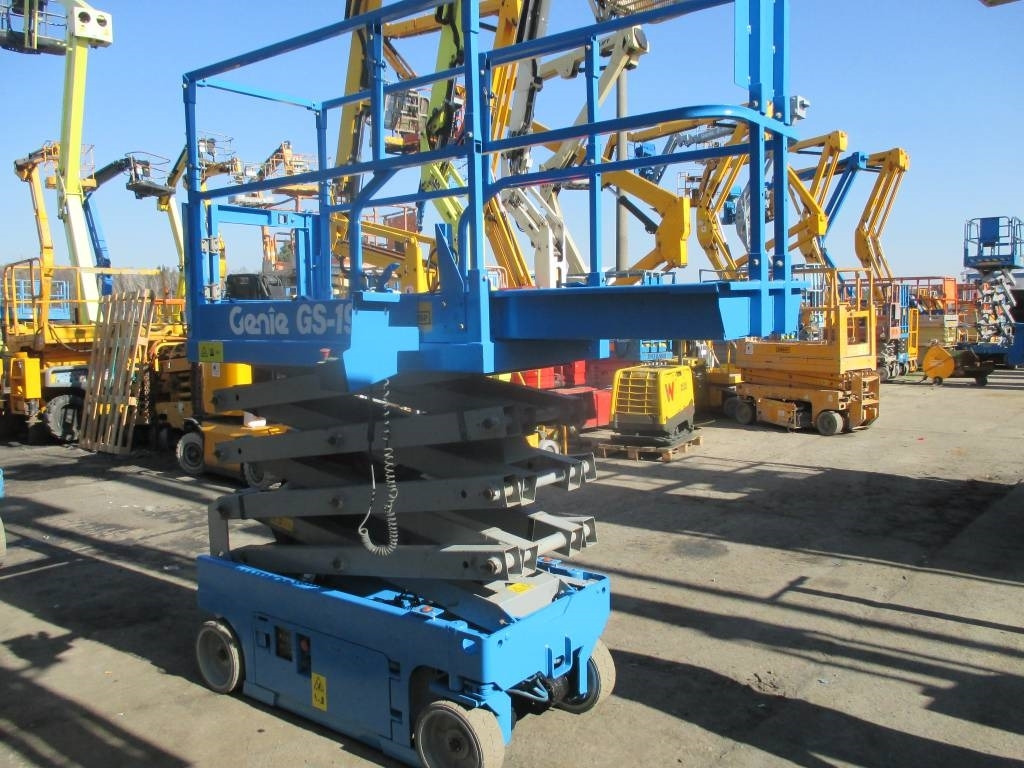 Genie GS 1932 - Škarasta podizna platforma: slika Genie GS 1932 - Škarasta podizna platforma Genie GS 1932 - Škarasta podizna platforma: slika Genie GS 1932 - Škarasta podizna platforma