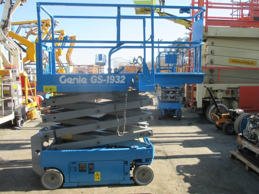 Genie GS 1932 - Škarasta podizna platforma: slika Genie GS 1932 - Škarasta podizna platforma Genie GS 1932 - Škarasta podizna platforma: slika Genie GS 1932 - Škarasta podizna platforma