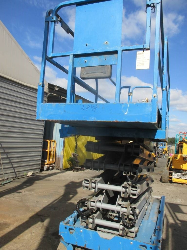 Genie GS 4047 - Škarasta podizna platforma: slika Genie GS 4047 - Škarasta podizna platforma Genie GS 4047 - Škarasta podizna platforma: slika Genie GS 4047 - Škarasta podizna platforma