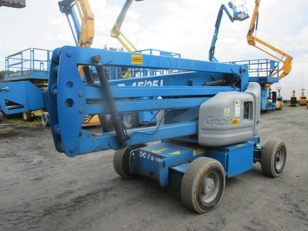 Genie Z 45/25 J DC - Zglobni krak: slika Genie Z 45/25 J DC - Zglobni krak Genie Z 45/25 J DC - Zglobni krak: slika Genie Z 45/25 J DC - Zglobni krak