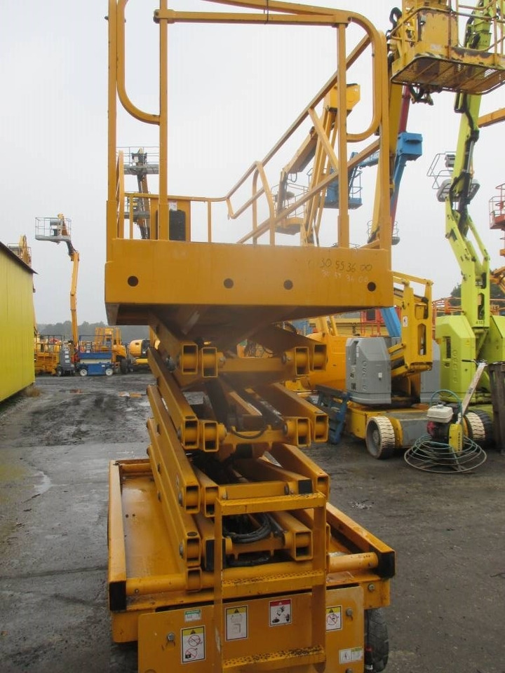 Haulotte Compact 12 - Škarasta podizna platforma: slika Haulotte Compact 12 - Škarasta podizna platforma Haulotte Compact 12 - Škarasta podizna platforma: slika Haulotte Compact 12 - Škarasta podizna platforma