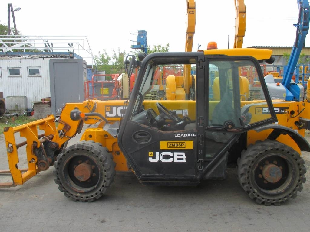 Teleskopski rukovatelj JCB 525-60: slika Teleskopski rukovatelj JCB 525-60