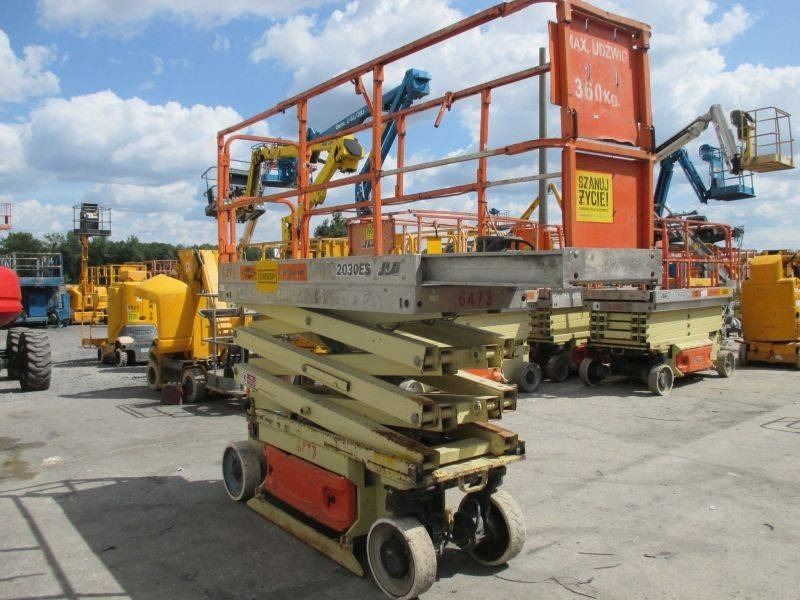 JLG 2030 ES - Škarasta podizna platforma: slika JLG 2030 ES - Škarasta podizna platforma JLG 2030 ES - Škarasta podizna platforma: slika JLG 2030 ES - Škarasta podizna platforma
