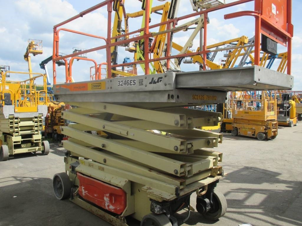 JLG 3246 ES - Škarasta podizna platforma: slika JLG 3246 ES - Škarasta podizna platforma JLG 3246 ES - Škarasta podizna platforma: slika JLG 3246 ES - Škarasta podizna platforma