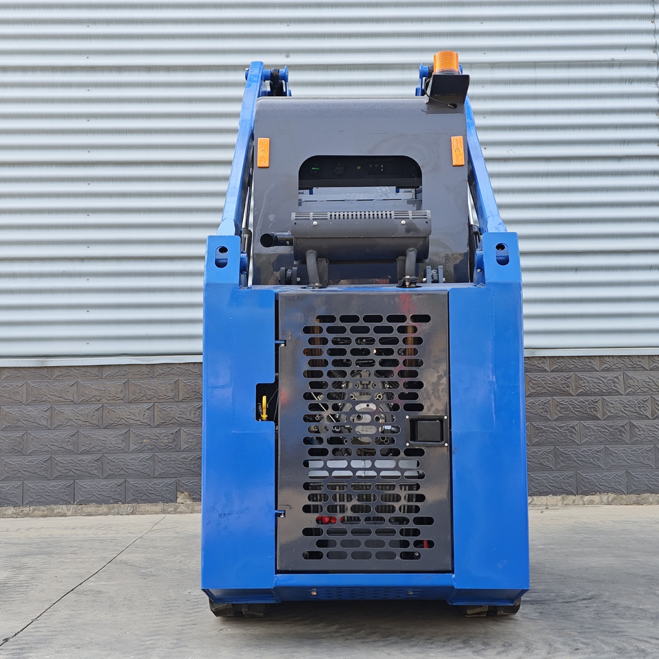 LEZUM LA670 Skid Steer Euro 5/Epa Engine Kubota Mini Small Skid Steer Loader For Sale - Mini utovarivač: slika LEZUM LA670 Skid Steer Euro 5/Epa Engine Kubota Mini Small Skid Steer Loader For Sale - Mini utovarivač LEZUM LA670 Skid Steer Euro 5/Epa Engine Kubota Mini Small Skid Steer Loader For Sale - Mini utovarivač: slika LEZUM LA670 Skid Steer Euro 5/Epa Engine Kubota Mini Small Skid Steer Loader For Sale - Mini utovarivač