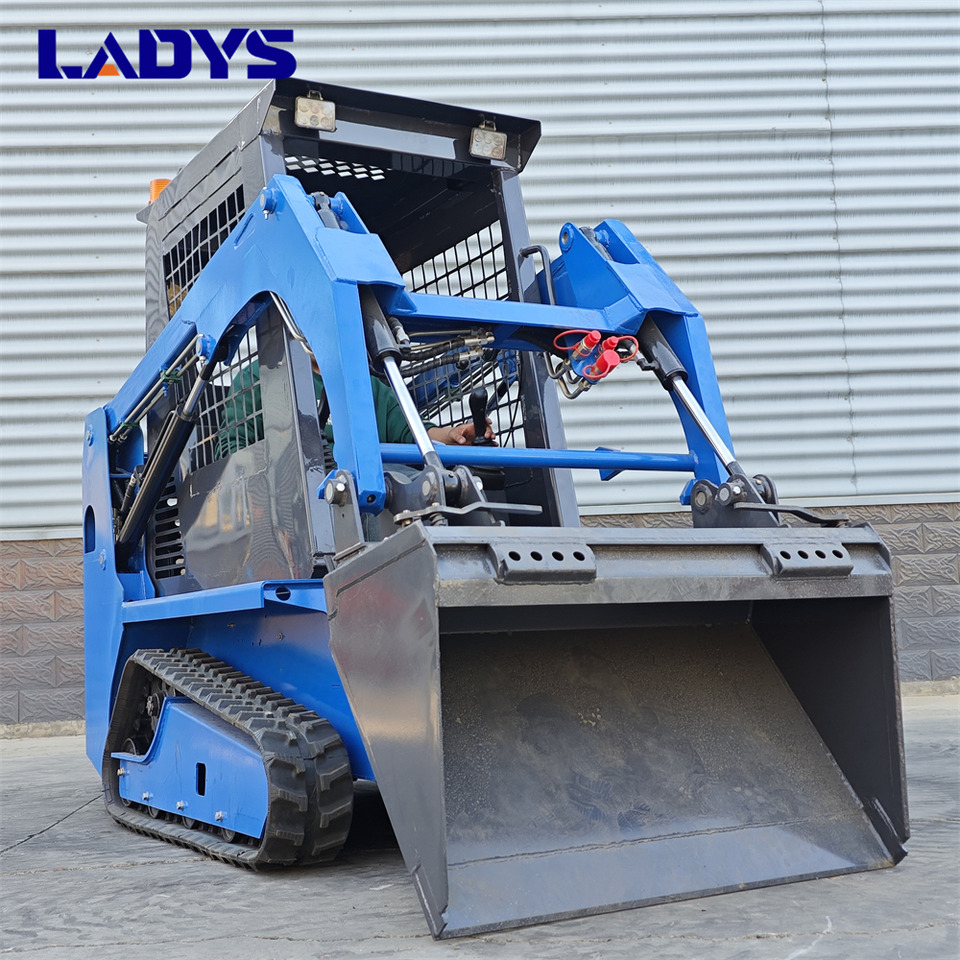LADYS LADYS LA670 Mini Small Skid Steer Loader Compact Track Diesel Mini Skid Steer Loader For Sale With Small Mini Skid Steer Attachments 4 In 1 Bucket - Mini utovarivač: slika LADYS LADYS LA670 Mini Small Skid Steer Loader Compact Track Diesel Mini Skid Steer Loader For Sale With Small Mini Skid Steer Attachments 4 In 1 Bucket - Mini utovarivač LADYS LADYS LA670 Mini Small Skid Steer Loader Compact Track Diesel Mini Skid Steer Loader For Sale With Small Mini Skid Steer Attachments 4 In 1 Bucket - Mini utovarivač: slika LADYS LADYS LA670 Mini Small Skid Steer Loader Compact Track Diesel Mini Skid Steer Loader For Sale With Small Mini Skid Steer Attachments 4 In 1 Bucket - Mini utovarivač