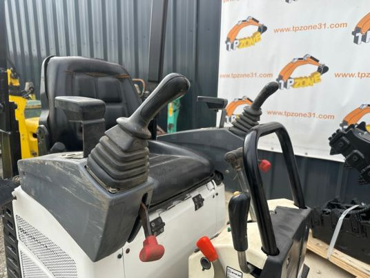 Bobcat E10 Joystick à 12500€ HT - Mini bager: slika Bobcat E10 Joystick à 12500€ HT - Mini bager Bobcat E10 Joystick à 12500€ HT - Mini bager: slika Bobcat E10 Joystick à 12500€ HT - Mini bager