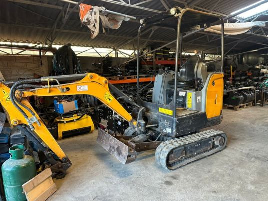 Bobcat E17 à 14 900 € HT - Mini bager: slika Bobcat E17 à 14 900 € HT - Mini bager Bobcat E17 à 14 900 € HT - Mini bager: slika Bobcat E17 à 14 900 € HT - Mini bager