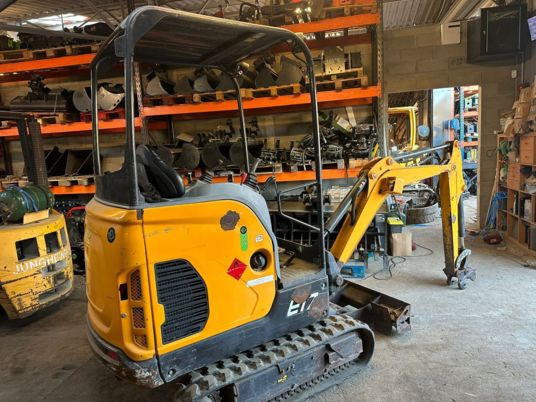Bobcat E17 à 14 900 € HT - Mini bager: slika Bobcat E17 à 14 900 € HT - Mini bager Bobcat E17 à 14 900 € HT - Mini bager: slika Bobcat E17 à 14 900 € HT - Mini bager