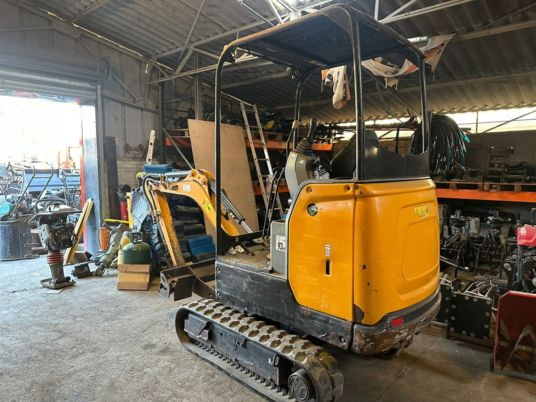 Bobcat E17 à 14 900 € HT - Mini bager: slika Bobcat E17 à 14 900 € HT - Mini bager Bobcat E17 à 14 900 € HT - Mini bager: slika Bobcat E17 à 14 900 € HT - Mini bager
