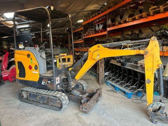 Bobcat E17 à 14 900 € HT - Mini bager: slika Bobcat E17 à 14 900 € HT - Mini bager Bobcat E17 à 14 900 € HT - Mini bager: slika Bobcat E17 à 14 900 € HT - Mini bager