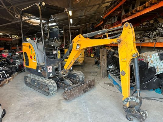 Bobcat E17 à 14 900 € HT - Mini bager: slika Bobcat E17 à 14 900 € HT - Mini bager Bobcat E17 à 14 900 € HT - Mini bager: slika Bobcat E17 à 14 900 € HT - Mini bager