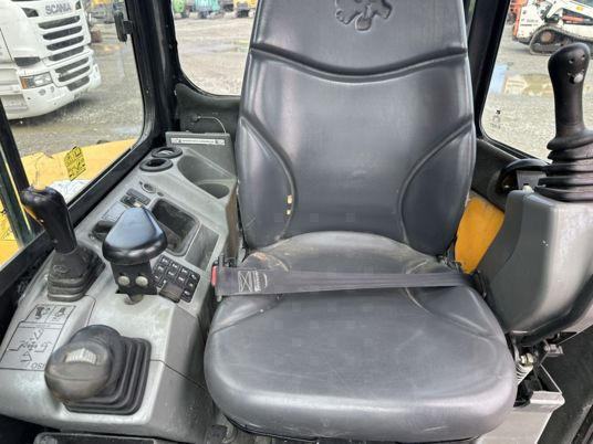 Mini bager Bobcat E50: slika Mini bager Bobcat E50