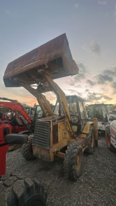 Caterpillar 428 à 13500 € HT - Rovokopač-utovarivač: slika  Caterpillar 428 à 13500 € HT - Rovokopač-utovarivač Caterpillar 428 à 13500 € HT - Rovokopač-utovarivač: slika  Caterpillar 428 à 13500 € HT - Rovokopač-utovarivač