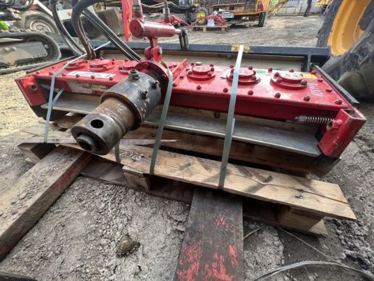 Enfouisseur de pierres - Oprema za obradu tla: slika Enfouisseur de pierres - Oprema za obradu tla Enfouisseur de pierres - Oprema za obradu tla: slika Enfouisseur de pierres - Oprema za obradu tla