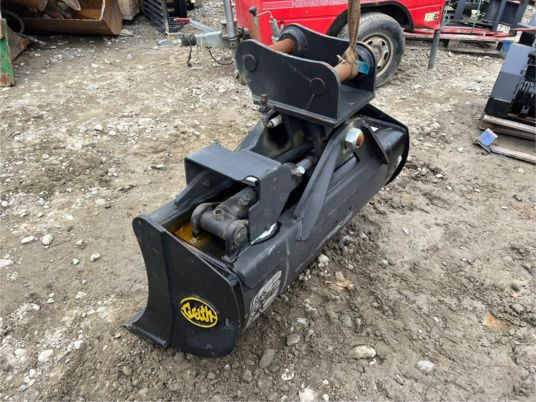 Godet inclinable - axe 45 mm - Korpa: slika Godet inclinable - axe 45 mm - Korpa Godet inclinable - axe 45 mm - Korpa: slika Godet inclinable - axe 45 mm - Korpa