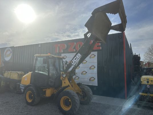 JCB 406 à 23500 € HT - Zglobni utovarivač: slika JCB 406 à 23500 € HT - Zglobni utovarivač JCB 406 à 23500 € HT - Zglobni utovarivač: slika JCB 406 à 23500 € HT - Zglobni utovarivač