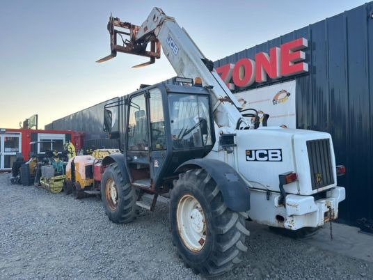 JCB 528-70 à 18 500 € HT - Teleskopski rukovatelj: slika JCB 528-70 à 18 500 € HT - Teleskopski rukovatelj JCB 528-70 à 18 500 € HT - Teleskopski rukovatelj: slika JCB 528-70 à 18 500 € HT - Teleskopski rukovatelj