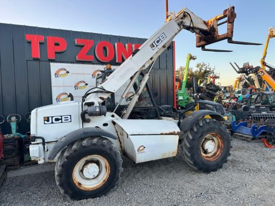 JCB 528-70 à 18 500 € HT - Teleskopski rukovatelj: slika JCB 528-70 à 18 500 € HT - Teleskopski rukovatelj JCB 528-70 à 18 500 € HT - Teleskopski rukovatelj: slika JCB 528-70 à 18 500 € HT - Teleskopski rukovatelj