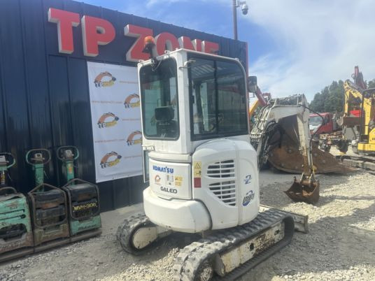 Komatsu PC26MR-3 cabine à 19500€ HT - Mini bager: slika Komatsu PC26MR-3 cabine à 19500€ HT - Mini bager Komatsu PC26MR-3 cabine à 19500€ HT - Mini bager: slika Komatsu PC26MR-3 cabine à 19500€ HT - Mini bager