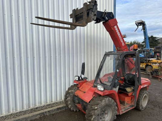 Manitou BT420 Evo - 4x4 - Teleskopski rukovatelj: slika Manitou BT420 Evo - 4x4 - Teleskopski rukovatelj Manitou BT420 Evo - 4x4 - Teleskopski rukovatelj: slika Manitou BT420 Evo - 4x4 - Teleskopski rukovatelj