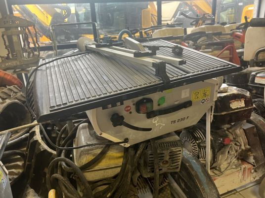 SCIE DE CARRELAGE HUSQVARNA TS230F - Alat/ Oprema: slika SCIE DE CARRELAGE HUSQVARNA TS230F - Alat/ Oprema SCIE DE CARRELAGE HUSQVARNA TS230F - Alat/ Oprema: slika SCIE DE CARRELAGE HUSQVARNA TS230F - Alat/ Oprema