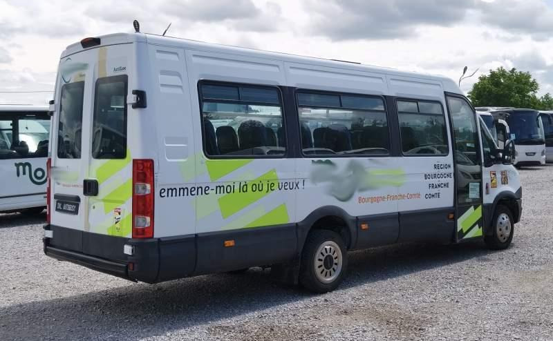 Prigradski autobus Iveco Daily 23 miejsca, KLIMA, WEBASTO: slika Prigradski autobus Iveco Daily 23 miejsca, KLIMA, WEBASTO