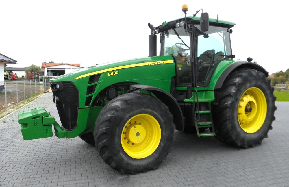 John Deere 8430 2008 Rok, Nie Malowany, Stan Bardzo Dobry - Traktor: slika John Deere 8430 2008 Rok, Nie Malowany, Stan Bardzo Dobry - Traktor John Deere 8430 2008 Rok, Nie Malowany, Stan Bardzo Dobry - Traktor: slika John Deere 8430 2008 Rok, Nie Malowany, Stan Bardzo Dobry - Traktor
