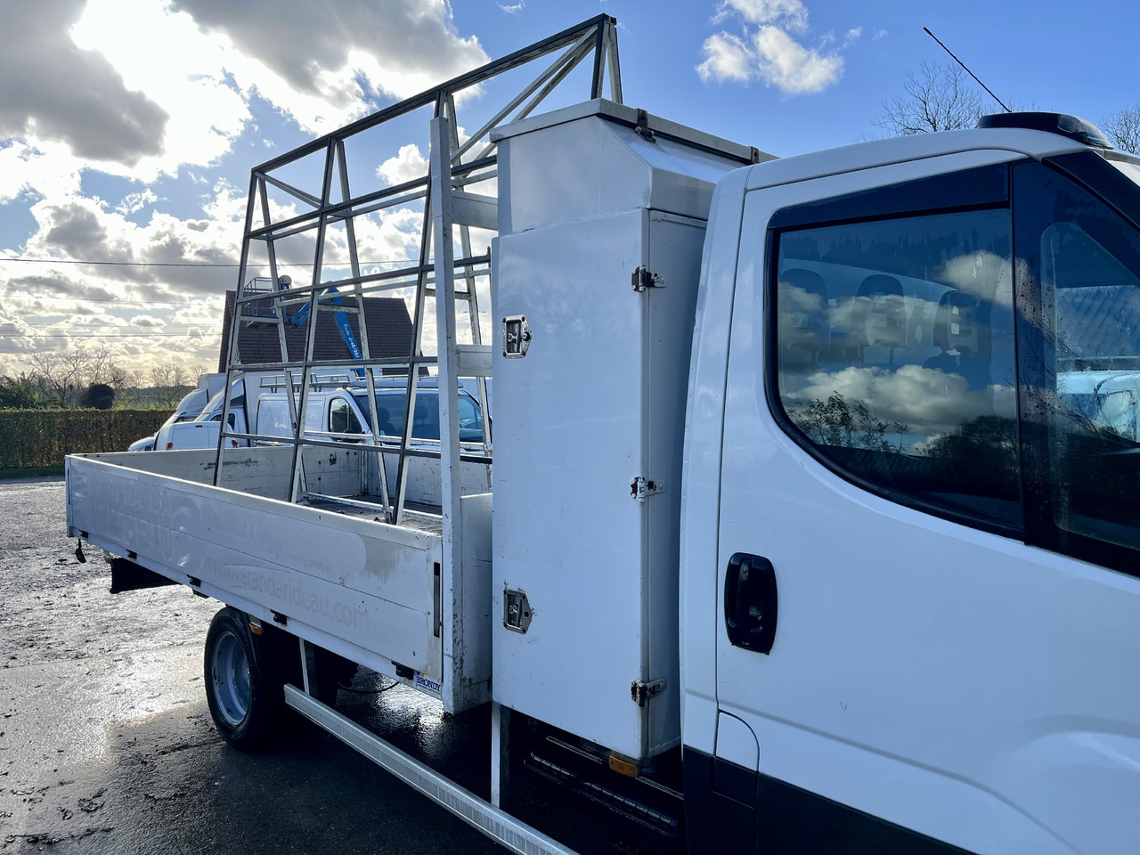 IVECO Daily 35-180 35c18 plateau - Dostavno vozilo s ravnom platformom: slika IVECO Daily 35-180 35c18 plateau - Dostavno vozilo s ravnom platformom IVECO Daily 35-180 35c18 plateau - Dostavno vozilo s ravnom platformom: slika IVECO Daily 35-180 35c18 plateau - Dostavno vozilo s ravnom platformom