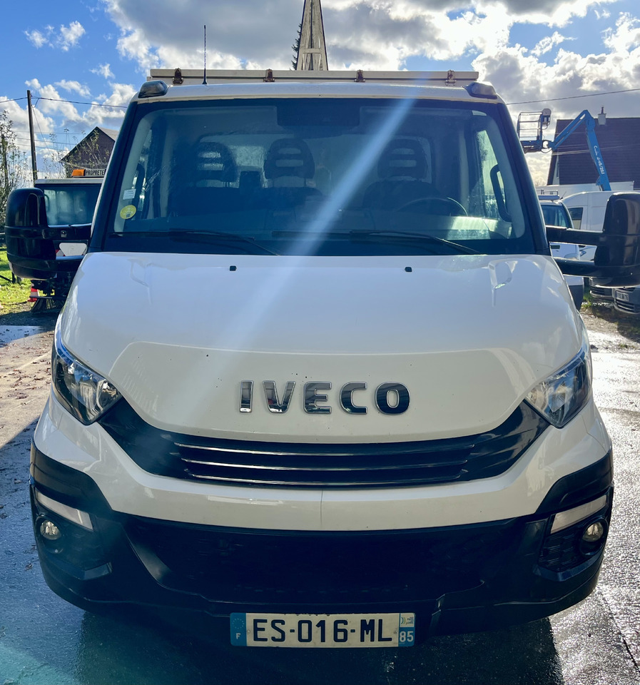 IVECO Daily 35-180 35c18 plateau - Dostavno vozilo s ravnom platformom: slika IVECO Daily 35-180 35c18 plateau - Dostavno vozilo s ravnom platformom IVECO Daily 35-180 35c18 plateau - Dostavno vozilo s ravnom platformom: slika IVECO Daily 35-180 35c18 plateau - Dostavno vozilo s ravnom platformom