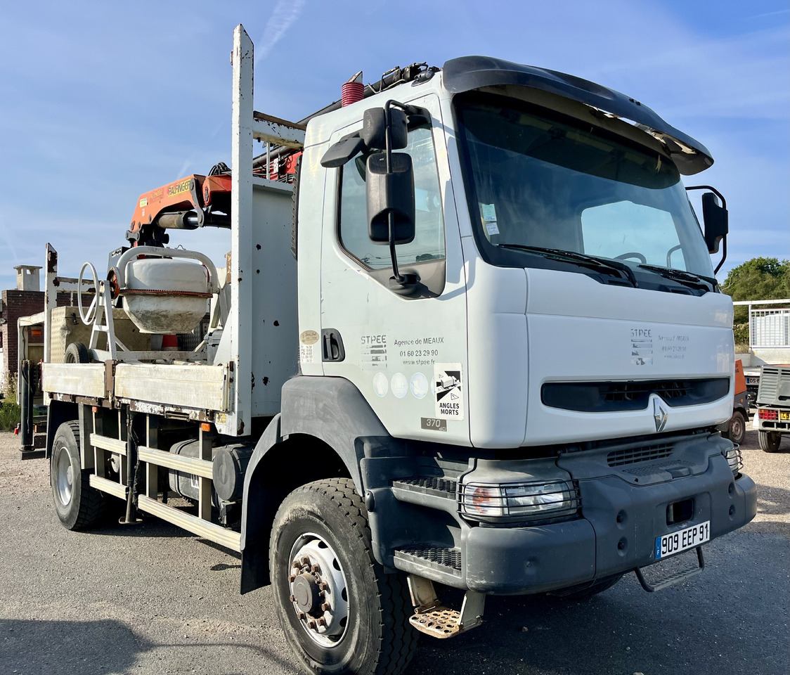 RENAULT Kerax 370dci 4x4 plateau grue Palfinger pk29002 - Kamion s otvorenim sandukom, Kamion s kranom: slika RENAULT Kerax 370dci 4x4 plateau grue Palfinger pk29002 - Kamion s otvorenim sandukom, Kamion s kranom RENAULT Kerax 370dci 4x4 plateau grue Palfinger pk29002 - Kamion s otvorenim sandukom, Kamion s kranom: slika RENAULT Kerax 370dci 4x4 plateau grue Palfinger pk29002 - Kamion s otvorenim sandukom, Kamion s kranom