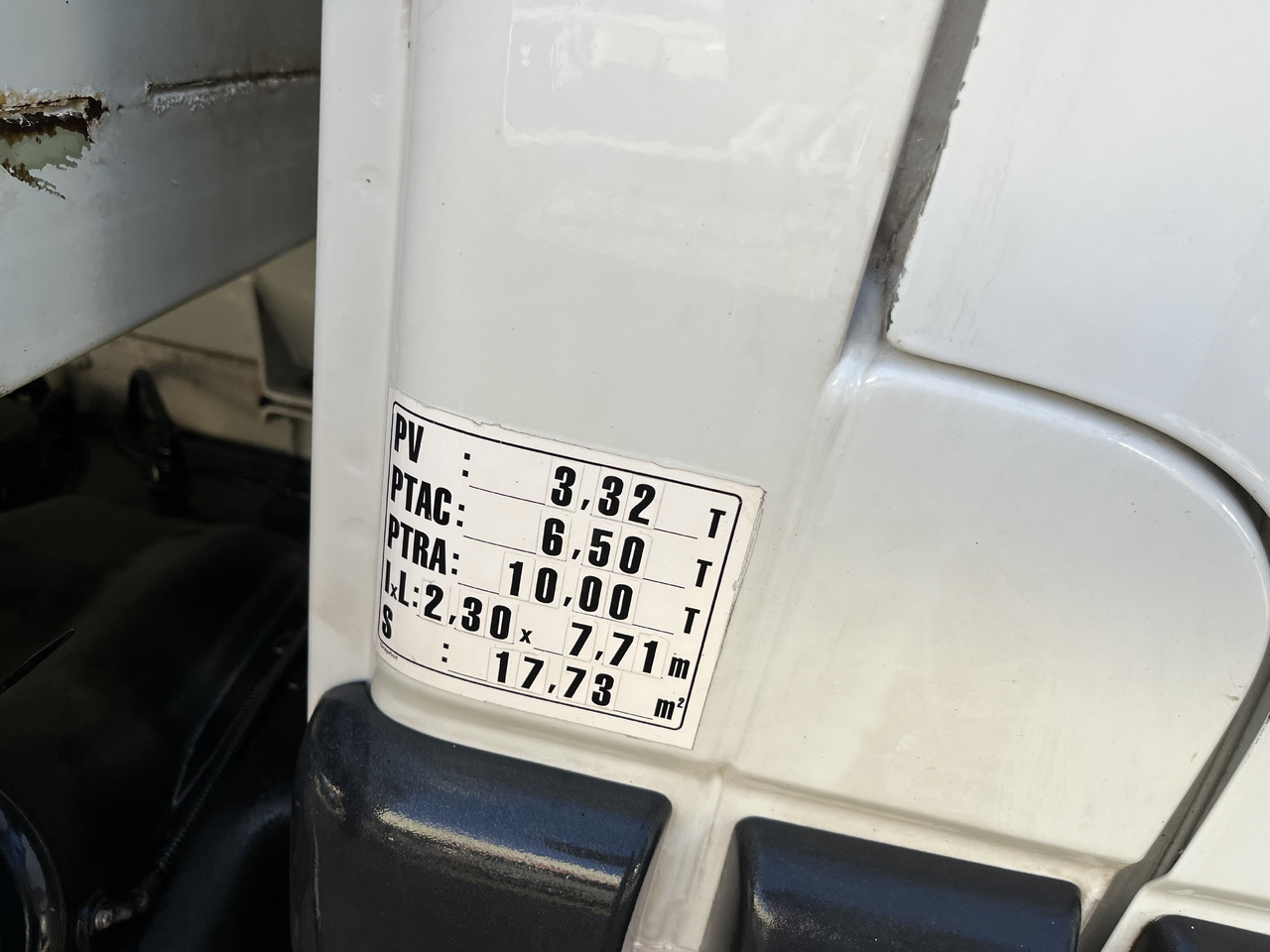 Renault Mascott 2L8 dci 130cv plateau hayon - Kamion s otvorenim sandukom: slika Renault Mascott 2L8 dci 130cv plateau hayon - Kamion s otvorenim sandukom Renault Mascott 2L8 dci 130cv plateau hayon - Kamion s otvorenim sandukom: slika Renault Mascott 2L8 dci 130cv plateau hayon - Kamion s otvorenim sandukom